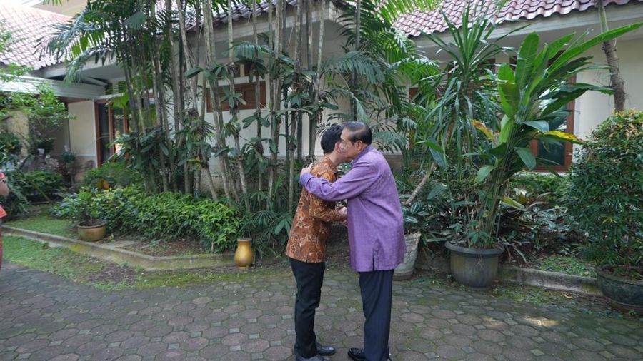 Wakil Presiden Republik Indonesia Gibran Rakabuming Raka bersilaturahmi ke kediaman Presiden ke-6 RI Susilo Bambang Yudhoyono (SBY) di Cikeas, Kabupaten Bogor, Provinsi Jawa Barat, Selasa (9/9/2025). (Dok. Tim Wakil Presiden Gibran Rakabuming Raka)