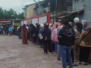 Warga di Pontianak Antre Gas Elpiji 3 Kg, Pertamina Pastikan Tak Langka