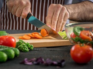 Sayuran Lebih Sehat Dimasak atau Dimakan Mentah? Cek Faktanya di Sini