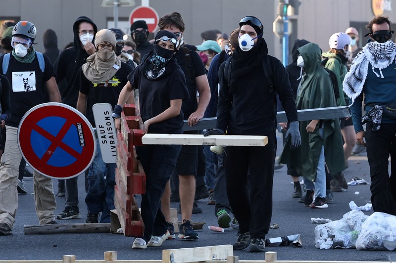 Aksi unjuk rasa gerakan protes akar rumput di bundaran Pres d'Arenes, Montpellier, Prancis, Rabu (10/9/2025). (REUTERS/Manon Cruz) Aksi unjuk rasa gerakan protes akar rumput di bundaran Pres d'Arenes, Montpellier, Prancis, Rabu (10/9/2025). (REUTERS/Manon Cruz)