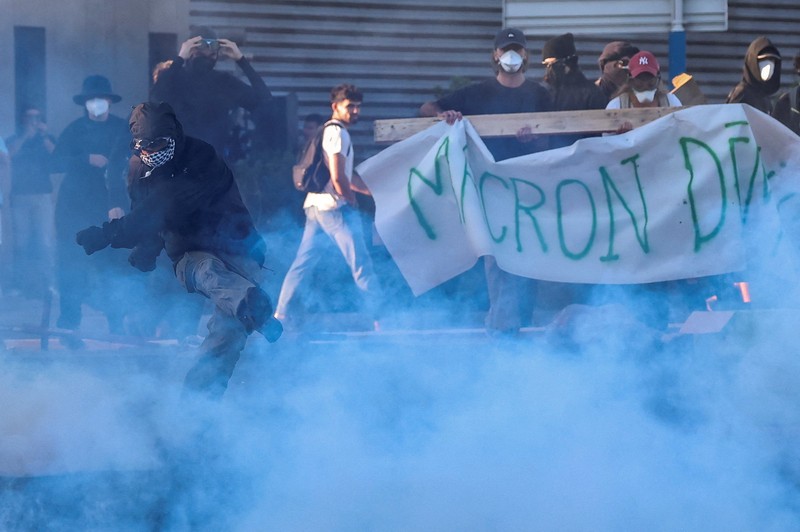 Aksi unjuk rasa gerakan protes akar rumput di bundaran Pres d'Arenes, Montpellier, Prancis, Rabu (10/9/2025).   (REUTERS/Manon Cruz)
