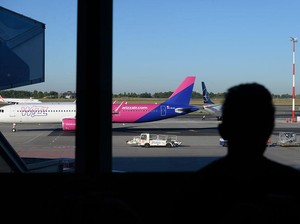 Video Bandara Polandia Tangguhkan Penerbangan gegara Rusia