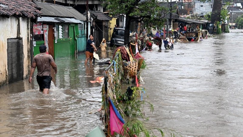 Dampak banjir di Denpasar, Bali, Indonesia, Rabu (10/9/2025). (SONNY TUMBELAKA / AFP)