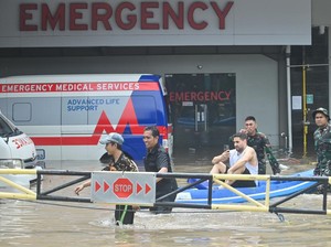 Tim SAR Sukses Evakuasi Puluhan Turis Asing dari Kepungan Banjir Bali