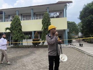 Atap Ambruk, Siswa SMK di Cileungsi Bogor Belajar Daring sampai Besok