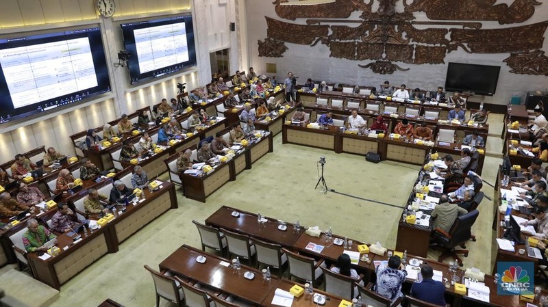 Kementerian Keuangan melaukan rapat kerja dengan Komisi XI DPR RI di Gedung DPR RI, Jakarta, Rabu (10/9/2025). (CNBC Indonesia/Muhammad Sabki)