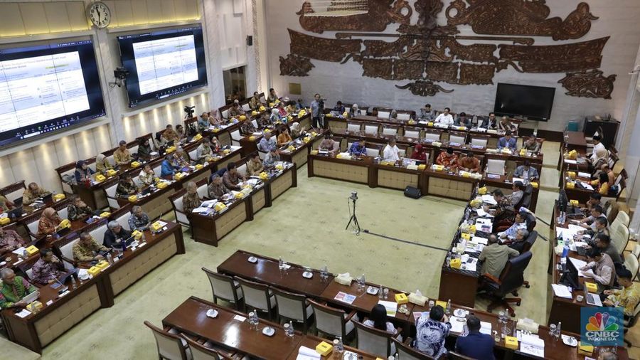 Kementerian Keuangan melaukan rapat kerja dengan Komisi XI DPR RI di Gedung DPR RI, Jakarta, Rabu (10/9/2025). (CNBC Indonesia/Muhammad Sabki)