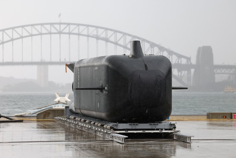 Kendaraan Bawah Laut Otonom Ekstra Besar (XL-AUV) Anduril Ghost Shark dipamerkan di pangkalan Angkatan Laut Kerajaan Australia HMAS Kuttabul, di Sydney, Australia, 10 September 2025. (REUTERS/Hollie Adams)