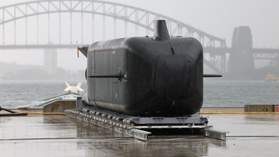 Kendaraan Bawah Laut Otonom Ekstra Besar (XL-AUV) Anduril Ghost Shark dipamerkan di pangkalan Angkatan Laut Kerajaan Australia HMAS Kuttabul, di Sydney, Australia, 10 September 2025. Kendaraan Bawah Laut Otonom Ekstra Besar (XL-AUV) Anduril Ghost Shark dipamerkan di pangkalan Angkatan Laut Kerajaan Australia HMAS Kuttabul, di Sydney, Australia, 10 September 2025. (REUTERS/Hollie Adams)