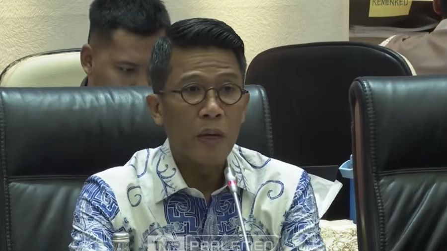 Ketua Komisi XI DPR RI dari Fraksi Golkar, Mukhamad Misbakhun saat memimpin rapat kerja dengan Menteri Keuangan di Gedung DPR RI, Jakarta, Rabu (10/9/2025). (Tangkapan Layar Youtube/DPR RI)