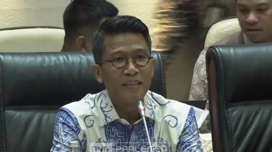 Ketua Komisi XI DPR RI dari Fraksi Golkar, Mukhamad Misbakhun saat memimpin rapat kerja dengan Menteri Keuangan di Gedung DPR RI, Jakarta, Rabu (10/9/2025). (Tangkapan Layar Youtube/DPR RI)