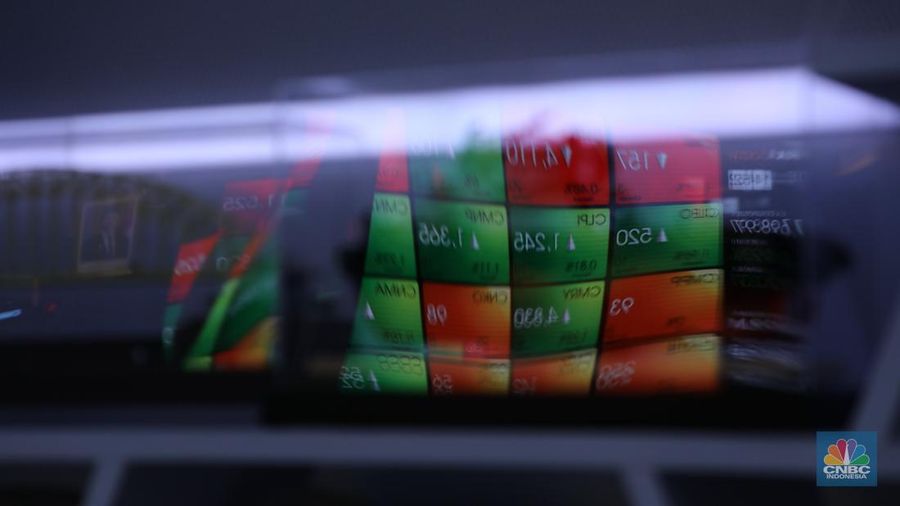 Layar menampilkan pergerakan Indeks Harga Saham Gabungan (IHSG) di Kantor Bursa Efek Indonesia (BEI), Jakarta, Rabu (10/9/2025). (CNBC Indonesia/Tri Susilo)