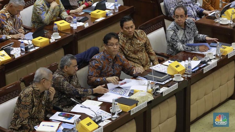 Kementerian Keuangan melaukan rapat kerja dengan Komisi XI DPR RI di Gedung DPR RI, Jakarta, Rabu (10/9/2025). (CNBC Indonesia/Muhammad Sabki)