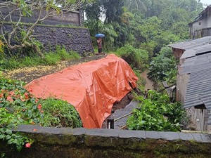 Longsor Terjadi di Sejumlah Titik Bangli, Akses Jalan hingga Rumah Warga Rusak