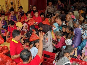 Sembahyang Ulambana di Tulungagung, Warga Serbu 3.000 Paket Sembako