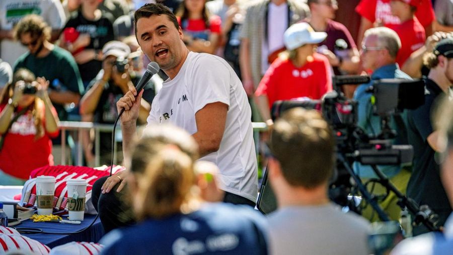 Aktivis dan komentator sayap kanan AS Charlie Kirk muncul di acara pidato Universitas Utah Valley di Orem, Utah, AS, 10 September 2025. (Trent Nelson/The Salt Lake Tribune via REUTERS)
