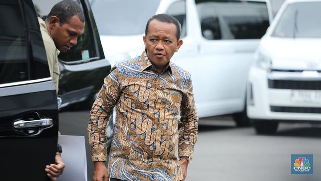 Bahlil Ungkap Rencana Bangun PLTS Raksasa di Desa Hingga 100 GW