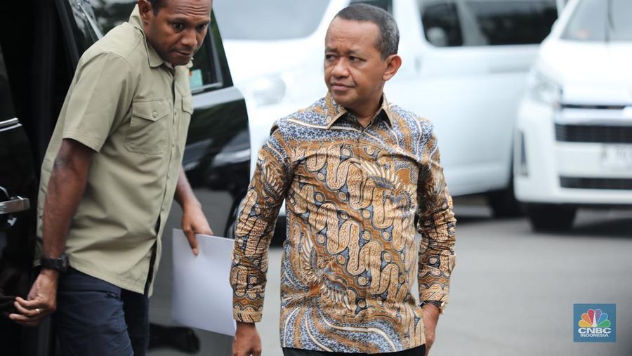 Bahlil Lahadalia tiba di Istana Kepresidenan, Jakarta, Kamis (11/9/2025). (CNBC Indonesia/Tri Susilo)