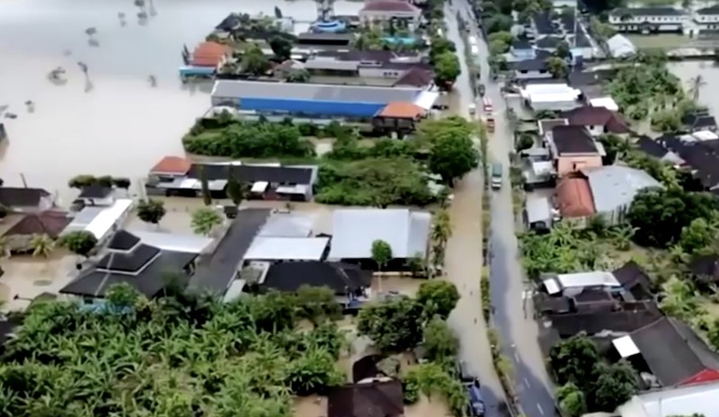 Banjir di Bali. (Tangkapan Layar Video/REUTERS)