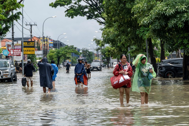 Banjir di Bali. (Tangkapan Layar Video/REUTERS)