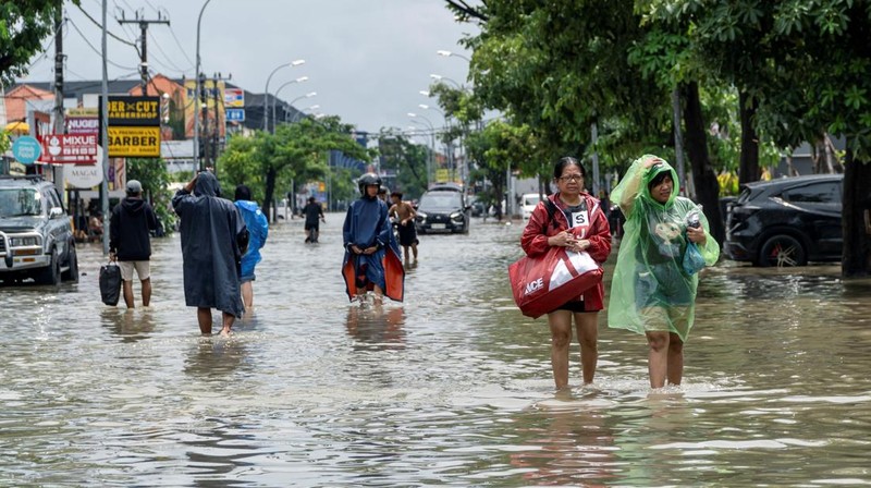 Banjir di Bali. (Tangkapan Layar Video/REUTERS)