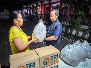 BRI Peduli Salurkan Bantuan untuk Korban Banjir Bali dan NTT