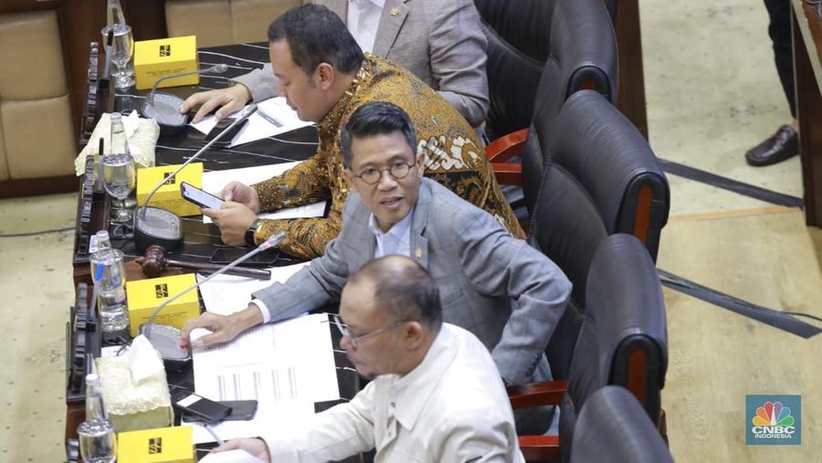 Menteri Keuangan Purbaya Yudhi Sadewa saat menghadiri rapat kerja dengan Komisi XI DPR RI dengan agenda keputusan RKA Tahun 2026 Kementerian Keuangan di Gedung DPR RI, Jakarta, Kamis 11/9/2025). (CNBC Indonesia/Muhammad Sabki)
