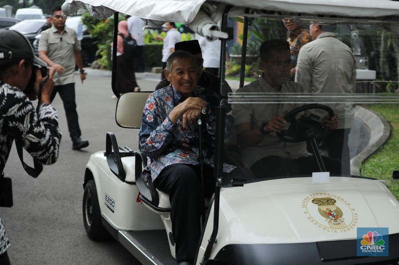 M. Quraish Shihab tiba di Istana Kepresidenan, Jakarta, Kamis (11/9/2025).