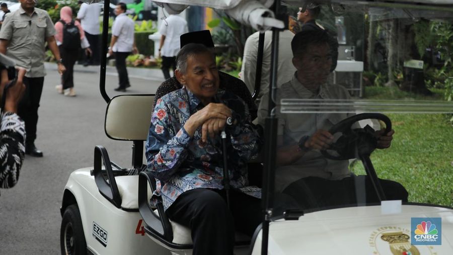 M. Quraish Shihab tiba di Istana Kepresidenan, Jakarta, Kamis (11/9/2025).