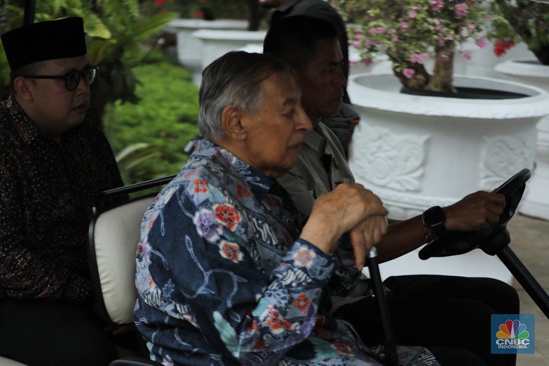 M. Quraish Shihab tiba di Istana Kepresidenan, Jakarta, Kamis (11/9/2025).