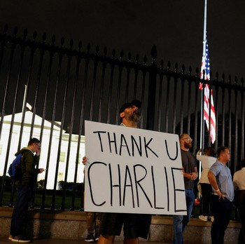 Potret Duka Gedung Putih untuk Charlie Kirk, Tewas Ditembak di Leher
