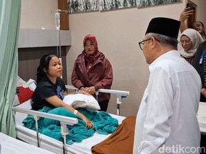 Mendikdasmen Jenguk Korban Ambruknya SMKN 1 Cileungsi, Beri Pesan Ini
