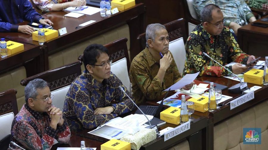 Menteri Keuangan Purbaya Yudhi Sadewa saat menghadiri rapat kerja dengan Komisi XI DPR RI dengan agenda keputusan RKA Tahun 2026 Kementerian Keuangan di Gedung DPR RI, Jakarta, Kamis 11/9/2025). (CNBC Indonesia/Muhammad Sabki) Menteri Keuangan Purbaya Yudhi Sadewa saat menghadiri rapat kerja dengan Komisi XI DPR RI dengan agenda keputusan RKA Tahun 2026 Kementerian Keuangan di Gedung DPR RI, Jakarta, Kamis 11/9/2025). (CNBC Indonesia/Muhammad Sabki)