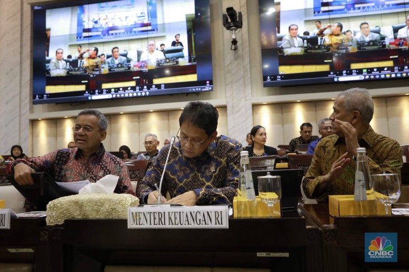 Menteri Keuangan Purbaya Yudhi Sadewa saat menghadiri rapat kerja dengan Komisi XI DPR RI dengan agenda keputusan RKA Tahun 2026 Kementerian Keuangan di Gedung DPR RI, Jakarta, Kamis 11/9/2025). (CNBC Indonesia/Muhammad Sabki)