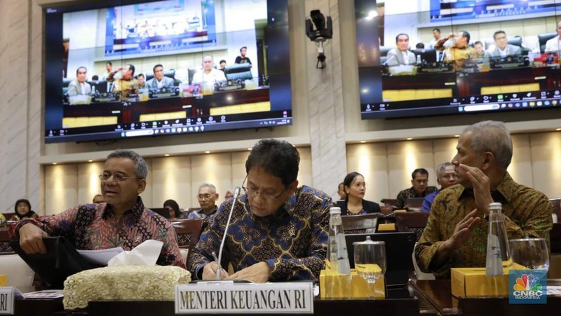 Menteri Keuangan Purbaya Yudhi Sadewa saat menghadiri rapat kerja dengan Komisi XI DPR RI dengan agenda keputusan RKA Tahun 2026 Kementerian Keuangan di Gedung DPR RI, Jakarta, Kamis 11/9/2025). (CNBC Indonesia/Muhammad Sabki)