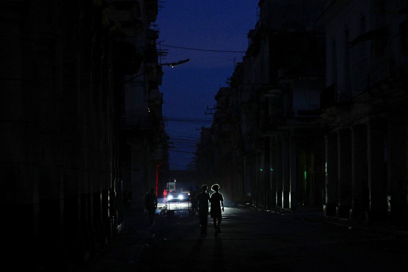 Pemandangan gedung DPR Kuba saat terjadi keruntuhan jaringan listrik nasional, yang keempat dalam waktu kurang dari setahun, yang menyebabkan pemadaman listrik nasional, di Havana, Kuba, 10 September 2025. (REUTERS/Norlys Perez)