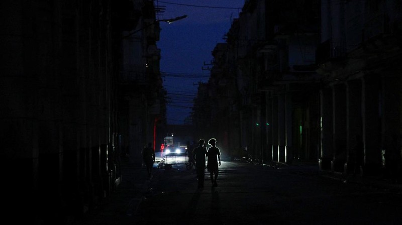 Pemandangan gedung DPR Kuba saat terjadi keruntuhan jaringan listrik nasional, yang keempat dalam waktu kurang dari setahun, yang menyebabkan pemadaman listrik nasional, di Havana, Kuba, 10 September 2025. (REUTERS/Norlys Perez)
