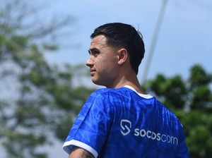 Psywar Bersahabat Ernando Ari dan Eliano Jelang Persib Vs Persebaya