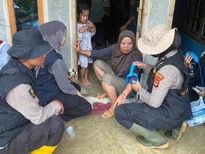 Korban Terdampak Banjir di Lampung Barat Diperiksa Kesehatannya