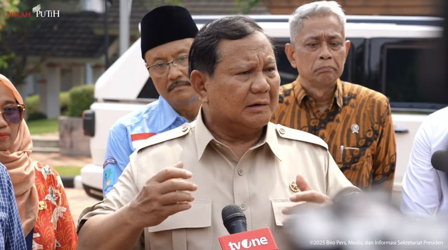 Presiden Prabowo Subianto memberikan keterangan pers Usai Tinjau SRMA 10 Margaguna, Jakarta Selatan, Kamis (11/9/2025). (Tangkapan Layar Youtube/Sekretariat Presiden)