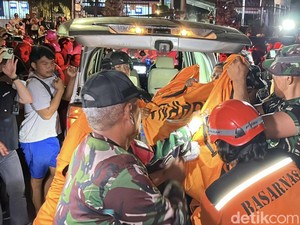 Tim SAR Evakuasi 1 Lagi Jenazah dari Ruko Ambruk Akibat Banjir di Bali