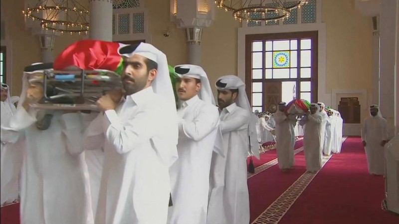 Qatar menggelar pemakaman bagi mereka yang tewas dalam serangan Israel terhadap Hamas, termasuk anggota pasukan keamanan, Kamis (11/9/2025). (TV/Reuters TV via REUTERS)