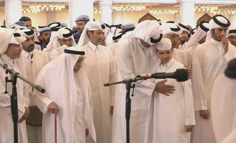 Qatar menggelar pemakaman bagi mereka yang tewas dalam serangan Israel terhadap Hamas, termasuk anggota pasukan keamanan, Kamis (11/9/2025). (TV/Reuters TV via REUTERS)