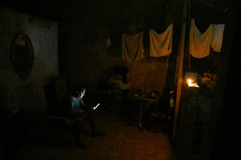 Pemandangan gedung DPR Kuba saat terjadi keruntuhan jaringan listrik nasional, yang keempat dalam waktu kurang dari setahun, yang menyebabkan pemadaman listrik nasional, di Havana, Kuba, 10 September 2025. (REUTERS/Norlys Perez)