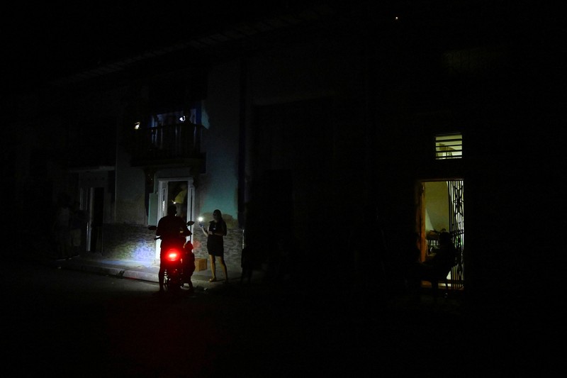 Pemandangan gedung DPR Kuba saat terjadi keruntuhan jaringan listrik nasional, yang keempat dalam waktu kurang dari setahun, yang menyebabkan pemadaman listrik nasional, di Havana, Kuba, 10 September 2025. (REUTERS/Norlys Perez)