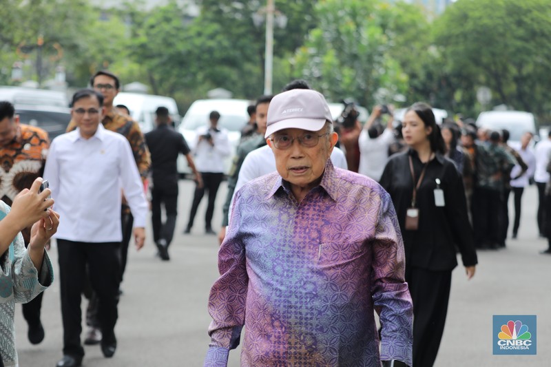 M. Quraish Shihab tiba di Istana Kepresidenan, Jakarta, Kamis (11/9/2025). M. Quraish Shihab tiba di Istana Kepresidenan, Jakarta, Kamis (11/9/2025).