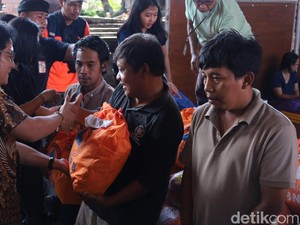 Cerita Pengungsi Banjir di Denpasar: Rumah Hanyut, Kini Butuh Pakaian Dalam