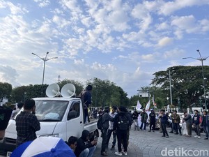 Demo Gerakan Nasional Pendidikan di Titik Nol Jogja, Ini 12 Tuntutan Massa