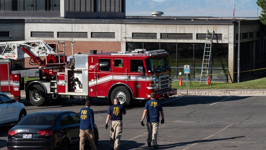 Foto kombinasi menunjukkan orang yang menarik dalam penembakan fatal aktivis sayap kanan dan komentator AS Charlie Kirk selama acara di Universitas Utah Valley, di Orem, Utah, AS, dalam rekaman keamanan yang dirilis oleh Departemen Keamanan Publik Utah pada 11 September 2025. (Utah Department of Public Safety/Handout via REUTERS)
