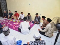 Bupati Trenggalek Serahkan Bantuan ke Korban Laka Laut di Munjungan